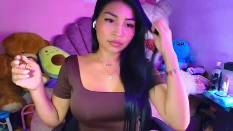 Snapshot of pocahontas_cute chatting on June 2026 07:05:01 PM Nicole online show from June 2026 07:05:01 PM