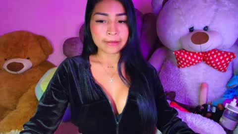 Snapshot of pocahontas_cute chatting on June 2026 02:23:01 PM Nicole online show from June 2026 02:23:01 PM
