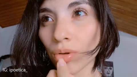 Snapshot of poeeticaa_ chatting on December 2024 08:43:01 PM IG ipoetica online show from December 2024 08:43:01 PM