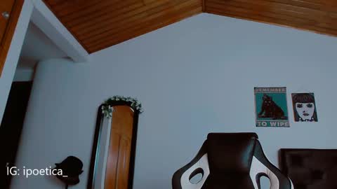 Snapshot of poeeticaa_ chatting on December 2024 09:00:02 PM IG ipoetica online show from December 2024 09:00:02 PM