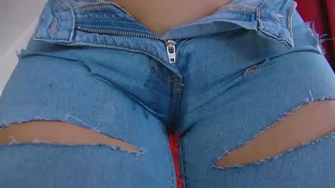 Snapshot of poison_milf_ chatting on October 2025 04:07:01 AM poison_milf_ online show from October 2025 04:07:01 AM