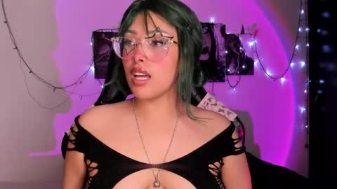 Willow                      Hours 12pm to 630pm Colombian time FRIDAY AND SUNDAY FREE DAYS online show from November 2025 05:48:01 PM