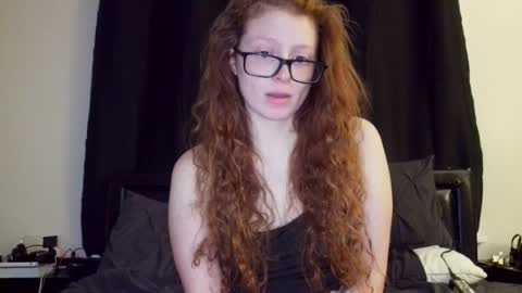 Snapshot of poisonivyy95 chatting on July 2026 01:52:01 AM poisonivyy95 online show from July 2026 01:52:01 AM