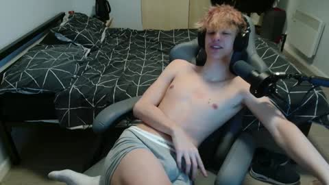 Snapshot of polarny05 chatting on December 2024 08:00:01 PM Polarny online show from December 2024 08:00:01 PM