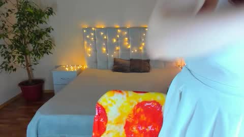 Polina online show from December 2025 04:48:01 PM