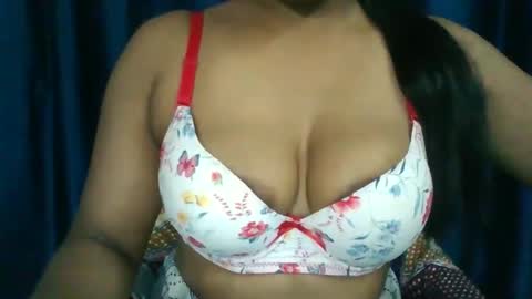 Snapshot of poojalady chatting on September 2025 04:58:02 AM poojalady online show from September 2025 04:58:02 AM