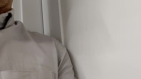 Snapshot of poppert27 chatting on October 2025 02:41:02 PM poppert27 online show from October 2025 02:41:02 PM