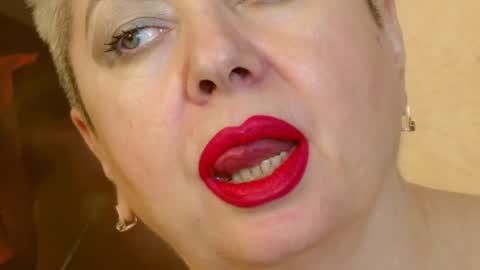 Snapshot of posh_lady chatting on January 2025 01:42:02 AM LADY POSH online show from January 2025 01:42:02 AM