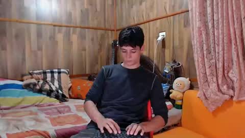 Snapshot of powertwinky chatting on February 2025 10:09:01 PM chris independent  online show from February 2025 10:09:01 PM