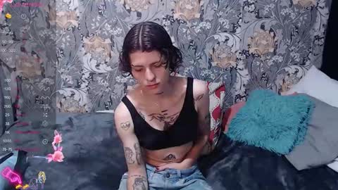 Snapshot of pretty_cristal22 chatting on May 2026 12:32:02 PM pretty_cristal22 online show from May 2026 12:32:02 PM