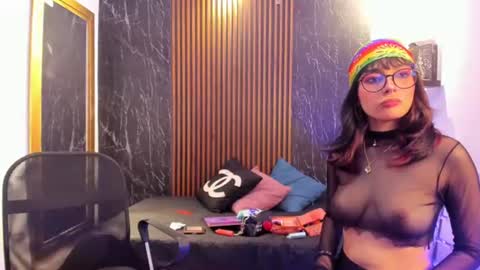 Snapshot of pretty_honey22 chatting on June 2026 12:59:01 AM pretty_honey22 online show from June 2026 12:59:01 AM