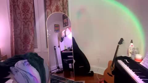 Snapshot of pretty_in_p1nk chatting on December 2024 08:20:01 AM Sophie online show from December 2024 08:20:01 AM