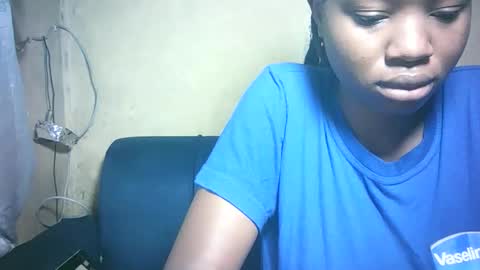 pretty_milan online show from December 2025 10:11:01 AM