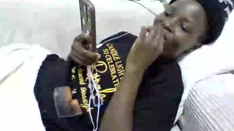 Snapshot of pretty_petite_ebony chatting on June 2026 11:43:01 PM pretty_petite_ebony online show from June 2026 11:43:01 PM