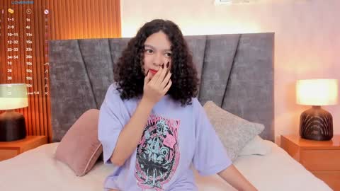 Snapshot of pretty_sunlight_ chatting on December 2024 02:12:02 AM Daisy Flower online show from December 2024 02:12:02 AM