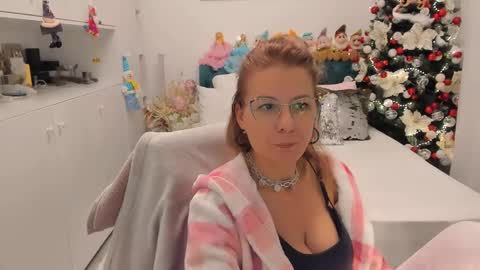 Snapshot of prettyblackeyes chatting on December 2024 01:29:02 AM wilma online show from December 2024 01:29:02 AM