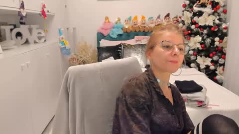 Snapshot of prettyblackeyes chatting on December 2024 10:17:02 PM wilma online show from December 2024 10:17:02 PM