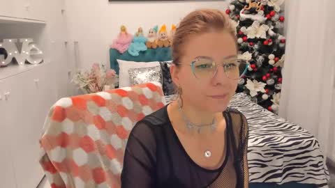 Snapshot of prettyblackeyes chatting on January 2025 07:10:01 AM wilma online show from January 2025 07:10:01 AM