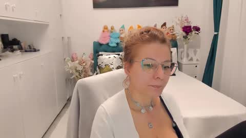 Snapshot of prettyblackeyes chatting on January 2025 07:45:01 AM wilma online show from January 2025 07:45:01 AM