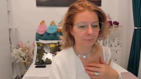 Snapshot of prettyblackeyes chatting on January 2025 07:11:02 AM wilma online show from January 2025 07:11:02 AM