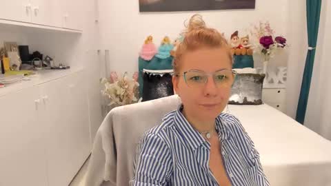 Snapshot of prettyblackeyes chatting on January 2025 07:41:01 AM wilma online show from January 2025 07:41:01 AM
