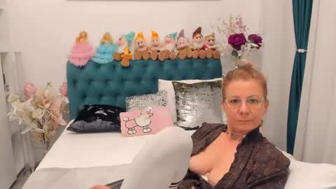 Snapshot of prettyblackeyes chatting on January 2025 10:18:01 PM wilma online show from January 2025 10:18:01 PM
