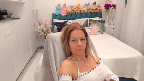 Snapshot of prettyblackeyes chatting on February 2025 01:14:02 AM wilma online show from February 2025 01:14:02 AM