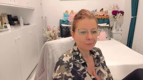 Snapshot of prettyblackeyes chatting on February 2025 07:10:01 AM wilma online show from February 2025 07:10:01 AM