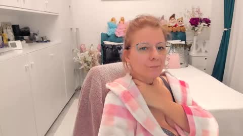 Snapshot of prettyblackeyes chatting on February 2025 10:12:01 AM wilma online show from February 2025 10:12:01 AM