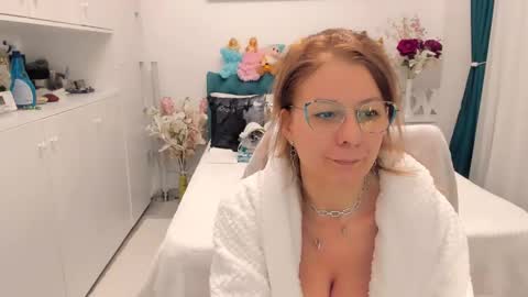 Snapshot of prettyblackeyes chatting on February 2025 10:05:02 AM wilma online show from February 2025 10:05:02 AM