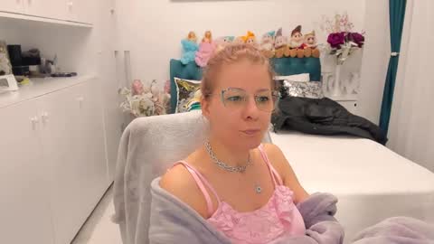 Snapshot of prettyblackeyes chatting on February 2025 07:23:01 AM wilma online show from February 2025 07:23:01 AM