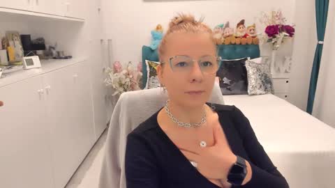 Snapshot of prettyblackeyes chatting on February 2025 07:22:02 AM wilma online show from February 2025 07:22:02 AM