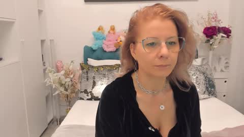 Snapshot of prettyblackeyes chatting on February 2025 06:43:02 AM wilma online show from February 2025 06:43:02 AM