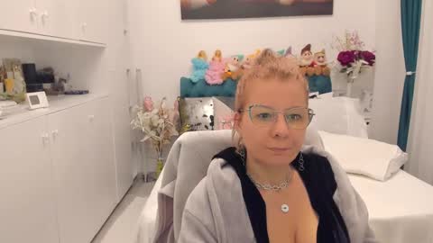 Snapshot of prettyblackeyes chatting on March 2025 02:37:02 AM wilma online show from March 2025 02:37:02 AM