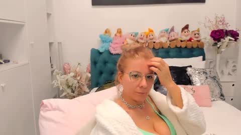 Snapshot of prettyblackeyes chatting on March 2025 09:10:02 AM wilma online show from March 2025 09:10:02 AM