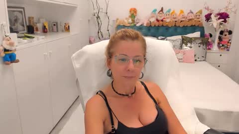 Snapshot of prettyblackeyes chatting on September 2025 08:53:02 PM wilma online show from September 2025 08:53:02 PM