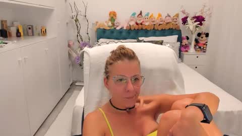 Snapshot of prettyblackeyes chatting on September 2025 10:32:02 PM wilma online show from September 2025 10:32:02 PM
