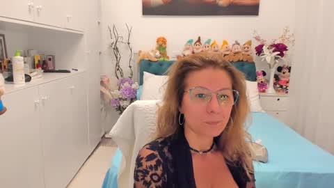 Snapshot of prettyblackeyes chatting on September 2025 06:38:01 AM wilma online show from September 2025 06:38:01 AM