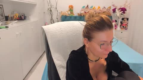 Snapshot of prettyblackeyes chatting on September 2025 06:18:02 AM wilma online show from September 2025 06:18:02 AM
