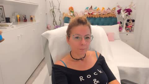 Snapshot of prettyblackeyes chatting on September 2025 06:29:02 AM wilma online show from September 2025 06:29:02 AM