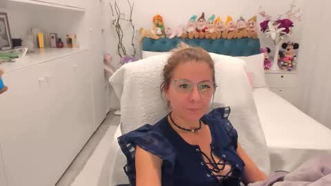 Snapshot of prettyblackeyes chatting on September 2025 08:03:01 PM wilma online show from September 2025 08:03:01 PM