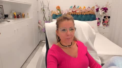 Snapshot of prettyblackeyes chatting on October 2025 06:20:02 AM wilma online show from October 2025 06:20:02 AM