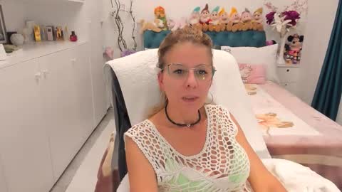 Snapshot of prettyblackeyes chatting on October 2025 07:56:01 PM wilma online show from October 2025 07:56:01 PM