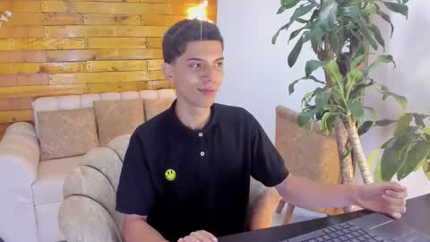 Snapshot of prettyboyy_13 chatting on November 2025 09:08:01 PM Camilo online show from November 2025 09:08:01 PM