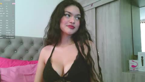 Snapshot of prettyemma_ chatting on February 2025 05:01:01 PM Emma online show from February 2025 05:01:01 PM
