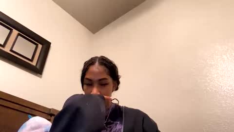 Snapshot of prettyfacefemale chatting on October 2025 10:54:02 PM prettyfacefemale online show from October 2025 10:54:02 PM