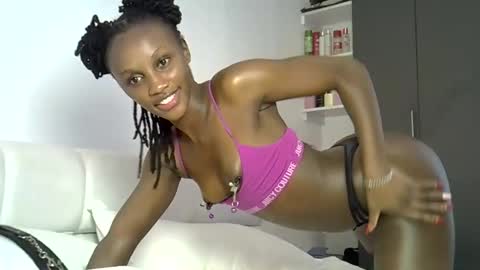 Snapshot of prettygee21 chatting on February 2026 10:52:01 AM Pretty darkskin doll online show from February 2026 10:52:01 AM