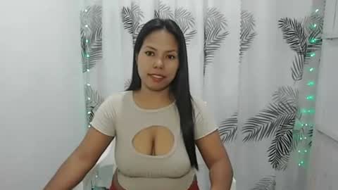 Snapshot of prettygirl_ynna chatting on November 2025 10:37:01 PM prettygirl_ynna online show from November 2025 10:37:01 PM