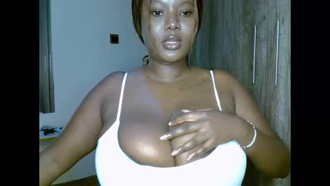 Snapshot of prettypearl_ chatting on February 2025 08:45:02 PM pearl online show from February 2025 08:45:02 PM