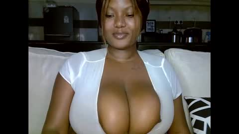 Snapshot of prettypearl_ chatting on February 2025 07:19:02 PM pearl online show from February 2025 07:19:02 PM